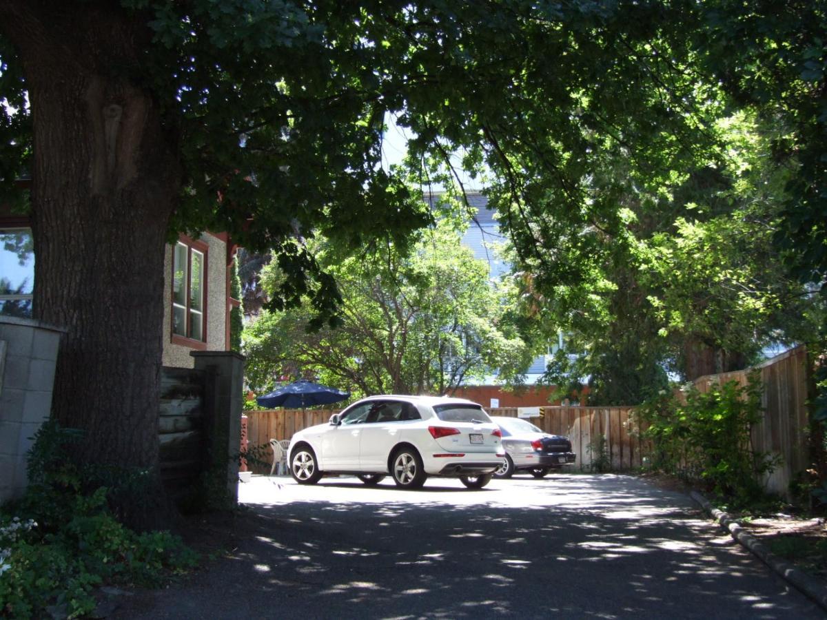 Stirling House Bed and Breakfast Kelowna Exterior foto